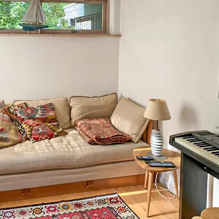 4 Bedroom Beautiful In *