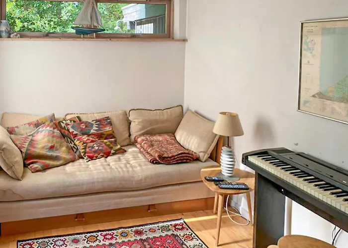 4 Bedroom Beautiful In *