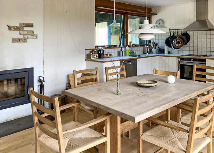 4 Bedroom Beautiful In Casa vacanze *