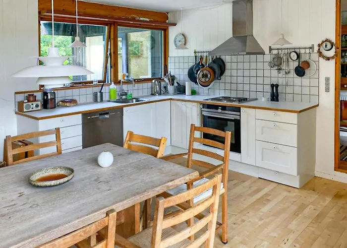 4 Bedroom Beautiful In Casa vacanze Vejby